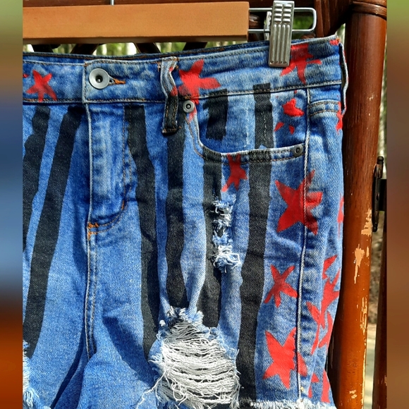 🌟3/50 Birds of Prey Patriotic Jean Short🇺🇲 - Picture 3 of 8